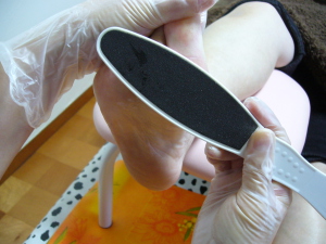 足裏の角質の削りすぎに気を付けてください 伊賀市の整体 フットケアサロン なごみ整体 足裏の角質の削りすぎに気を付けてください 伊賀市の整体 フットケアサロン なごみ整体